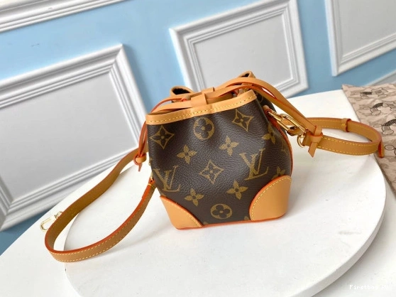 First bag ru LOUIS VUITTON PURSE NOÉ 0803